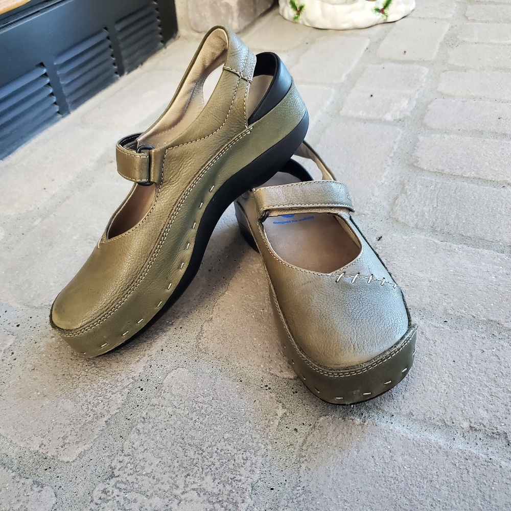 WOLKY "Cloggy #6015" Light Green Leather. SIZE 38 (US SIZE 7). Mary Jane Comfy
